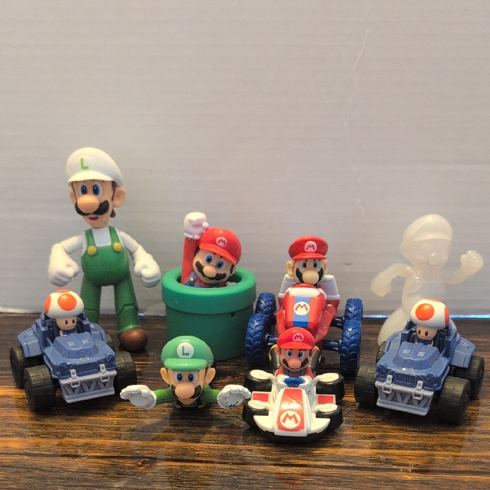 Nintendo Super Mario Kart Toy Lot with Luigi and Mario Figures - Picture 3 of 5
